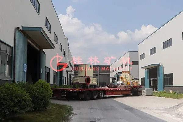 5R4128雷蒙磨粉机今日顺利发货